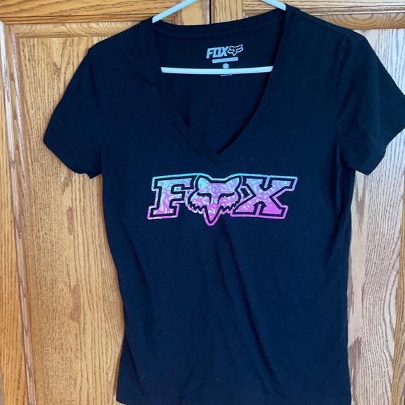 Fox Tops - Fox t-shirt size M. In like new condition 🥰